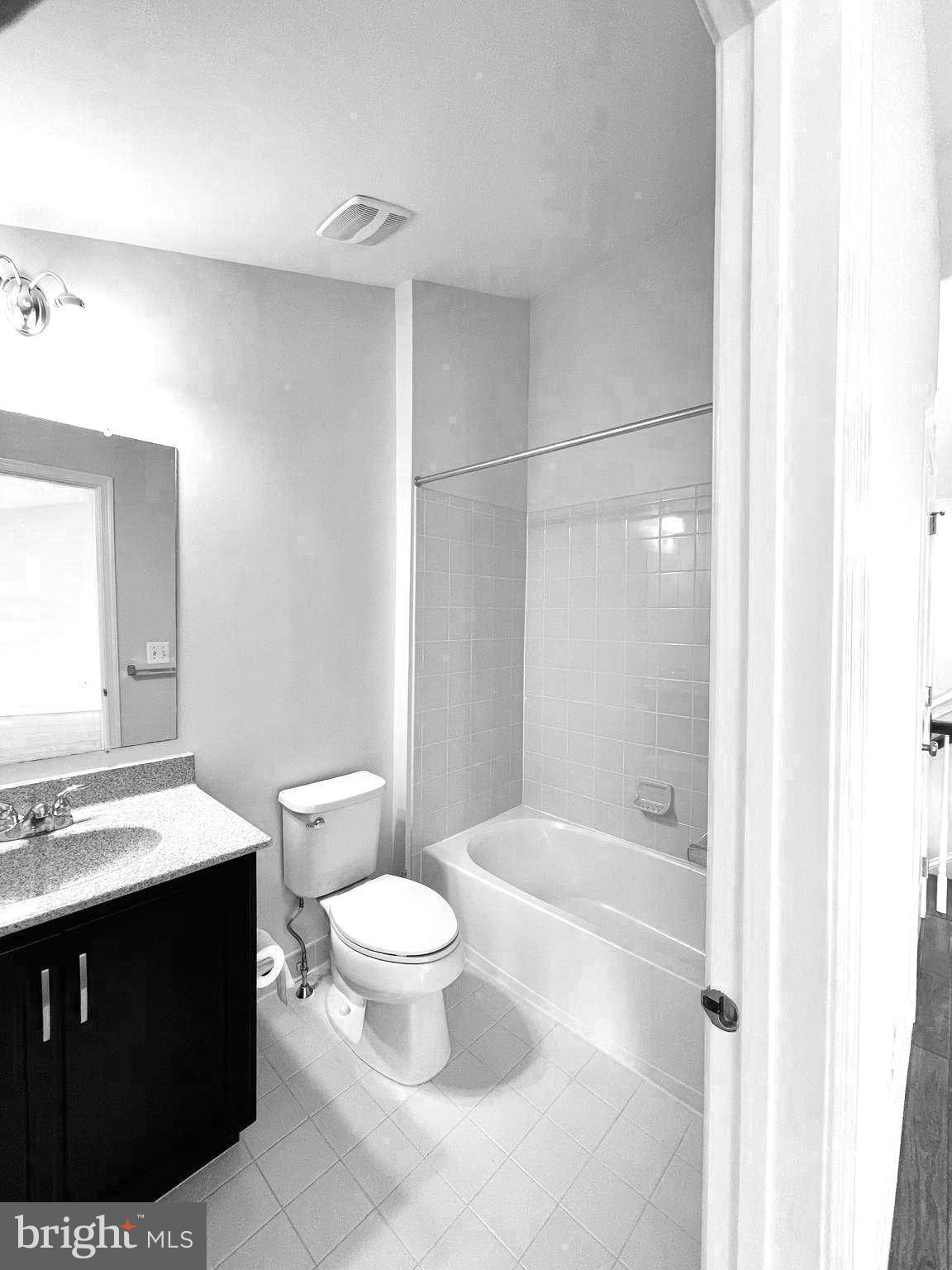 43178 Witham Square Ashburn, VA 20148 - Photo 11 of 31 Hall. full bath