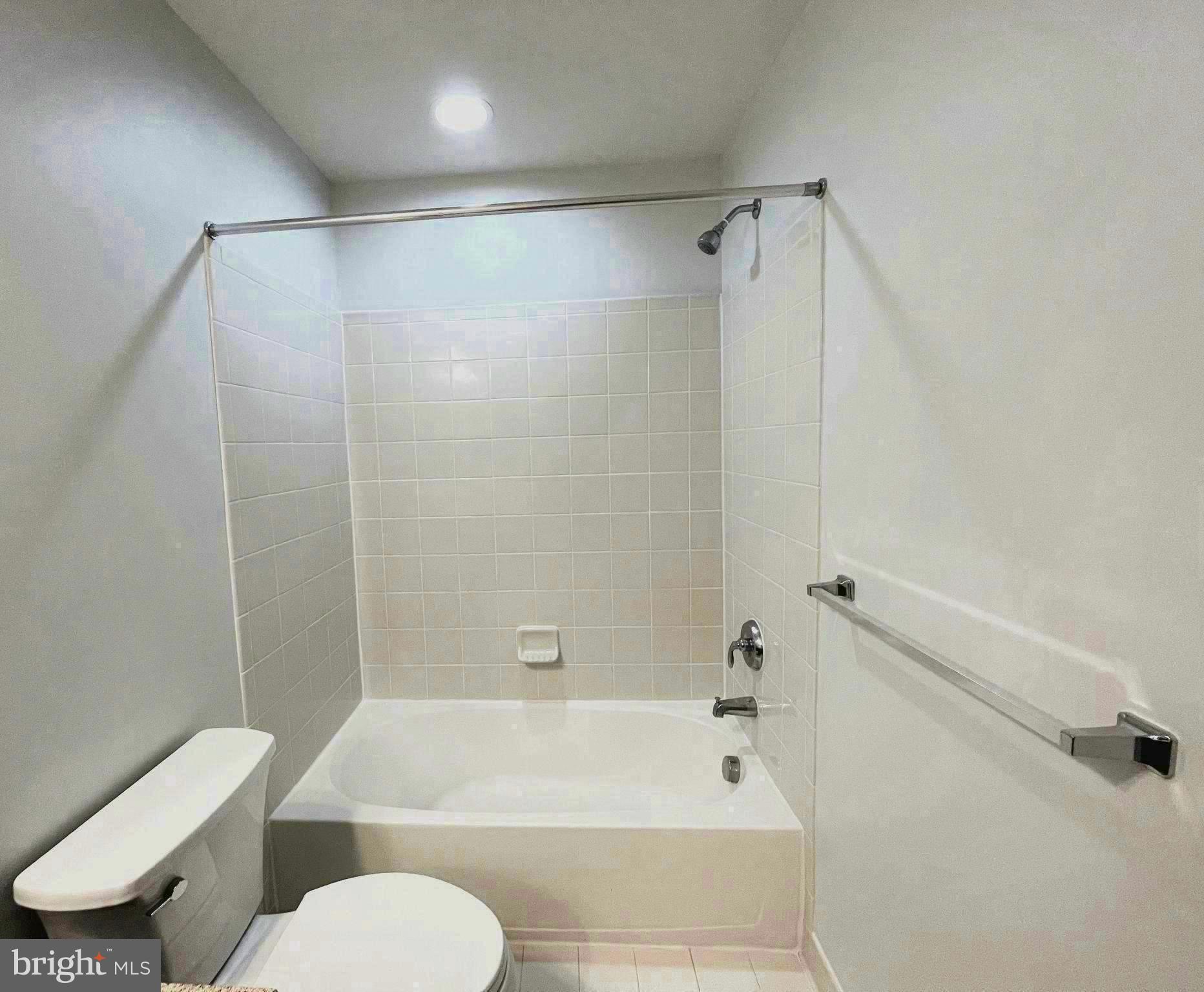 43178 Witham Square Ashburn, VA 20148 - Photo 12 of 31 Hall Full ba