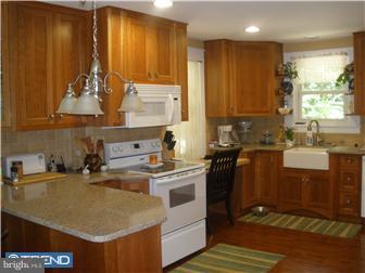 17 Riverside Drive Reading, PA 19605 - Photo 3 of 12 Gallery Image 3
