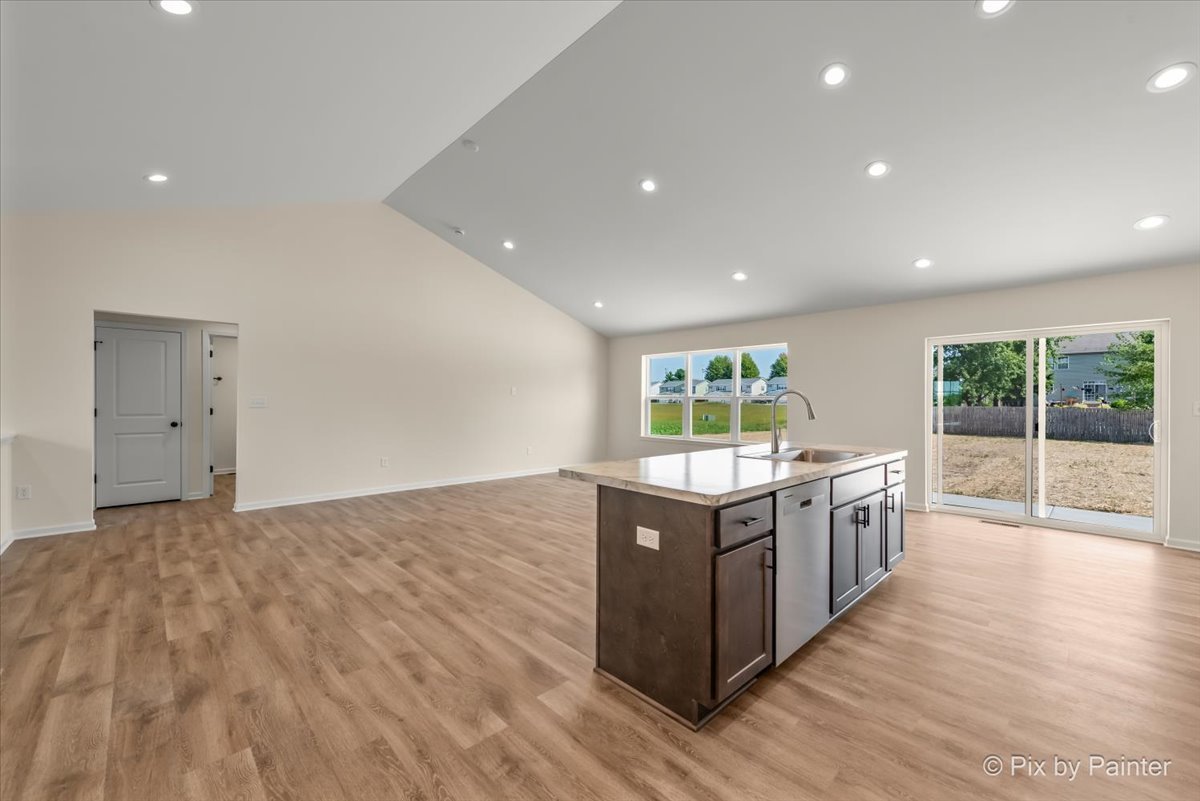 715 Apple Valley Road Harvard, IL 60033 - Photo 4 of 31