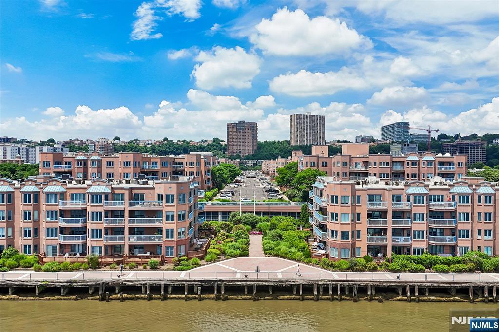 302 Chase Court, Unit 302 Edgewater, NJ 07020 - Photo 41 of 46
