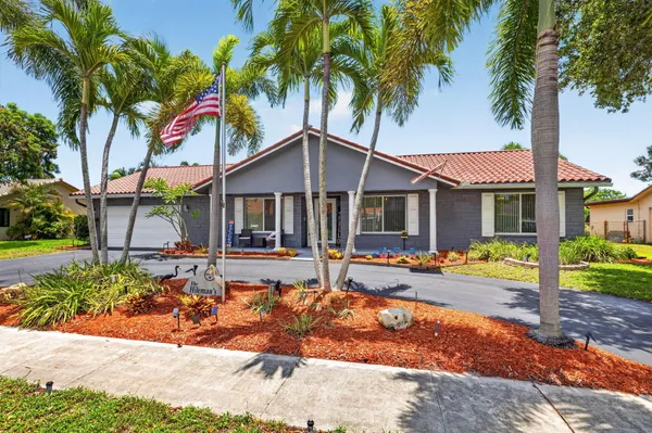 $895,000 | 1940 Southwest 73rd Avenue, Plantation, FL 33317