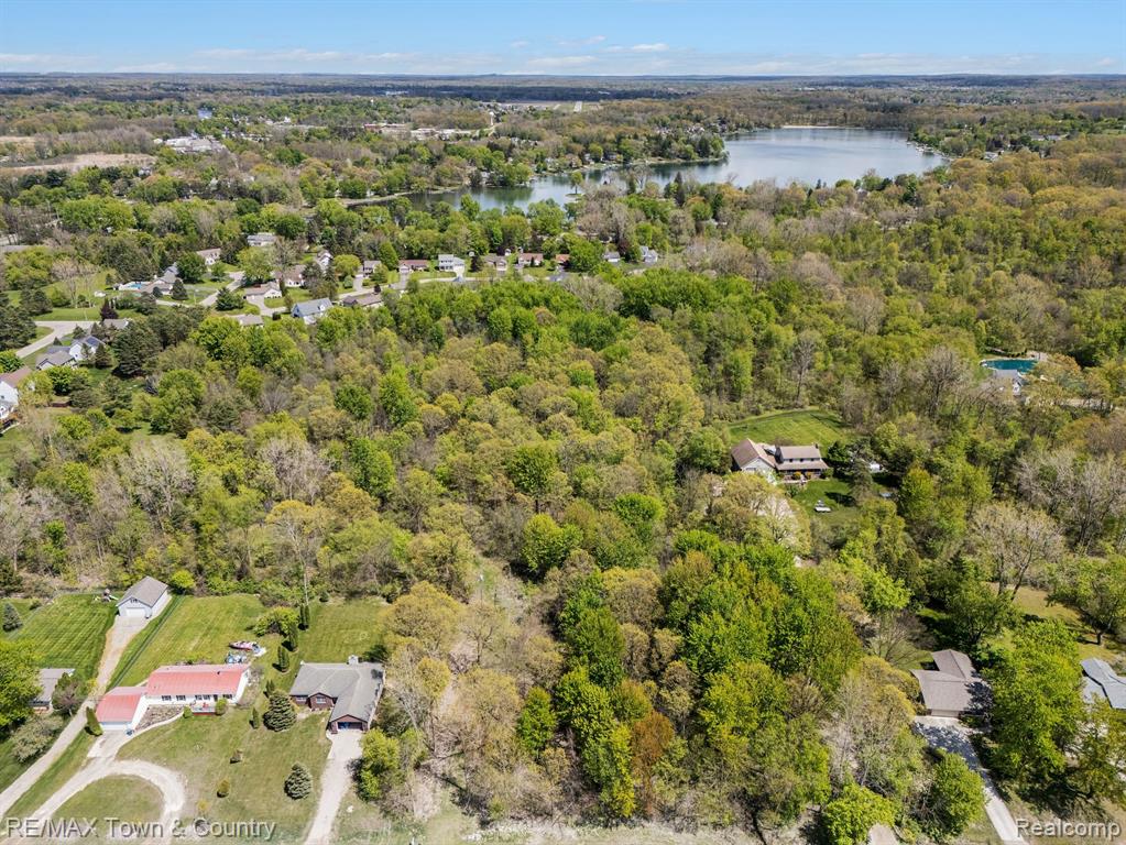 15127 Hogan Road Linden, MI 48451 - Photo 8 of 10