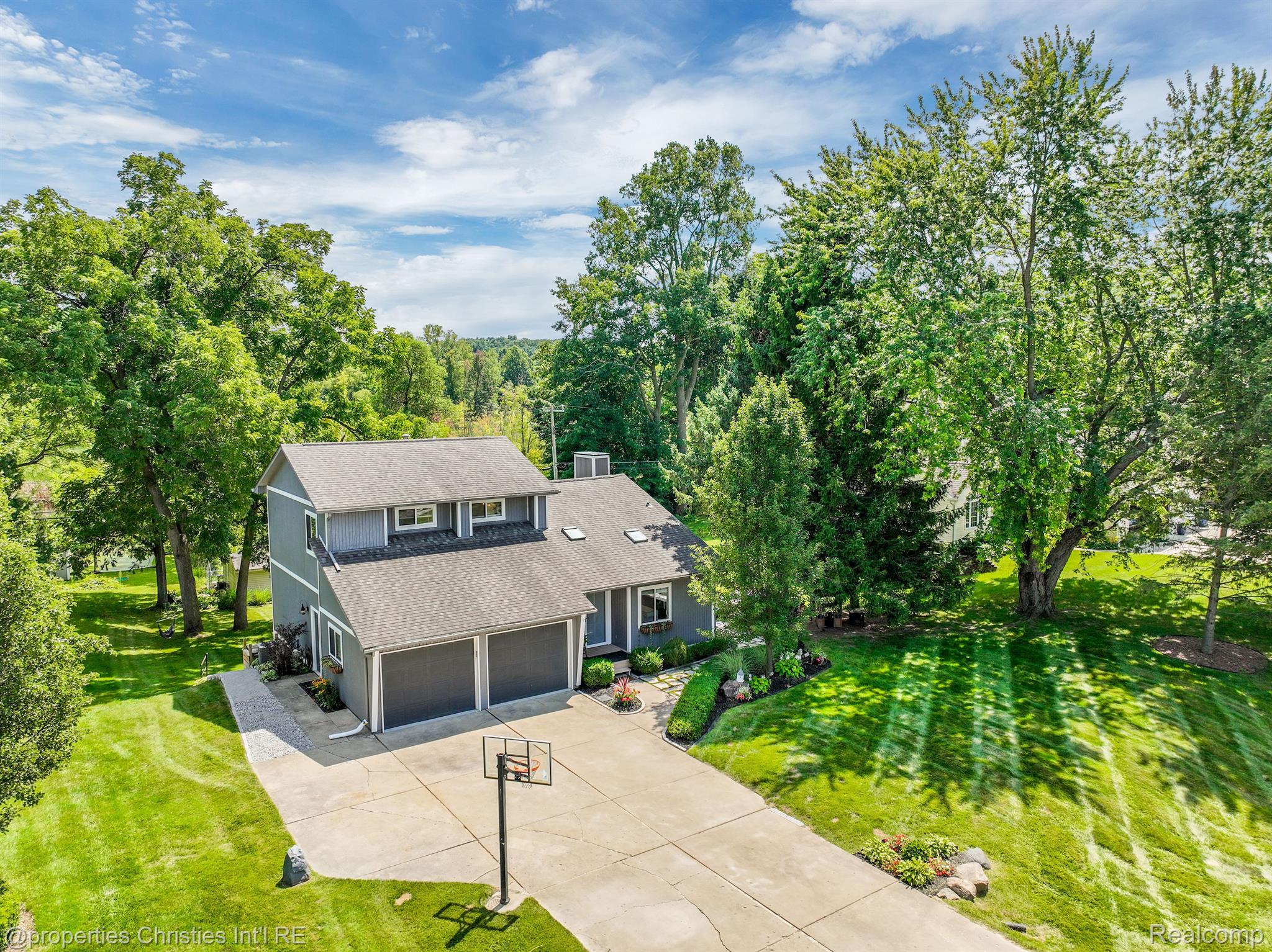 9524 Cedargrove Road Clarkston, MI 48348 - Photo 3 of 53 Nestled on 1 acre of picturesque views