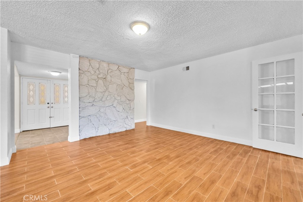 553 East Home Street Rialto, CA 92376 - Photo 4 of 26