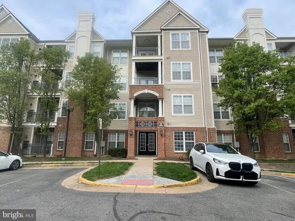 $2,800 | 3015 Nicosh Circle, Unit 2302, Falls Church, VA 22042