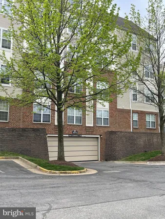 $2,800 | 3015 Nicosh Circle, Unit 2302, Falls Church, VA 22042