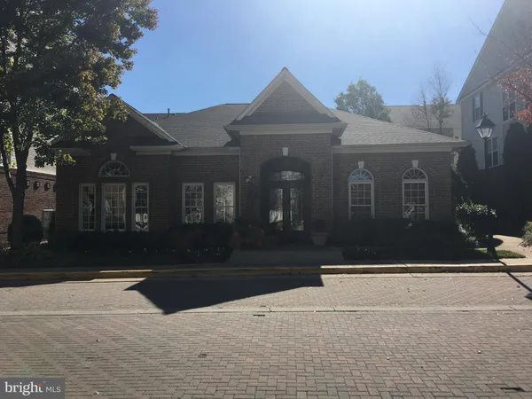 $2,800 | 3015 Nicosh Circle, Unit 2302, Falls Church, VA 22042