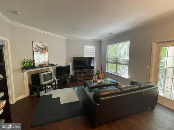 $2,800 | 3015 Nicosh Circle, Unit 2302, Falls Church, VA 22042