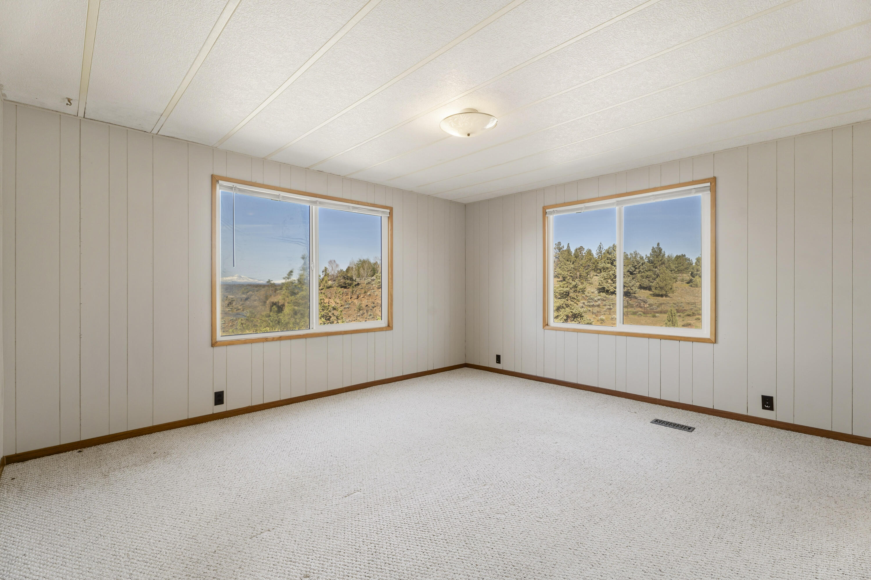 9318 Southwest Panorama Road Terrebonne, OR 97760 - Photo 18 of 44 29-Bedroom