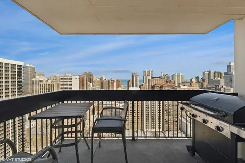 $325,000 | 1355 North Sandburg Terrace, Unit 2608, Chicago, IL 60610