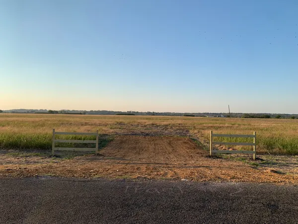 $285,000 | 3 County Road 425, Thorndale, TX 76577