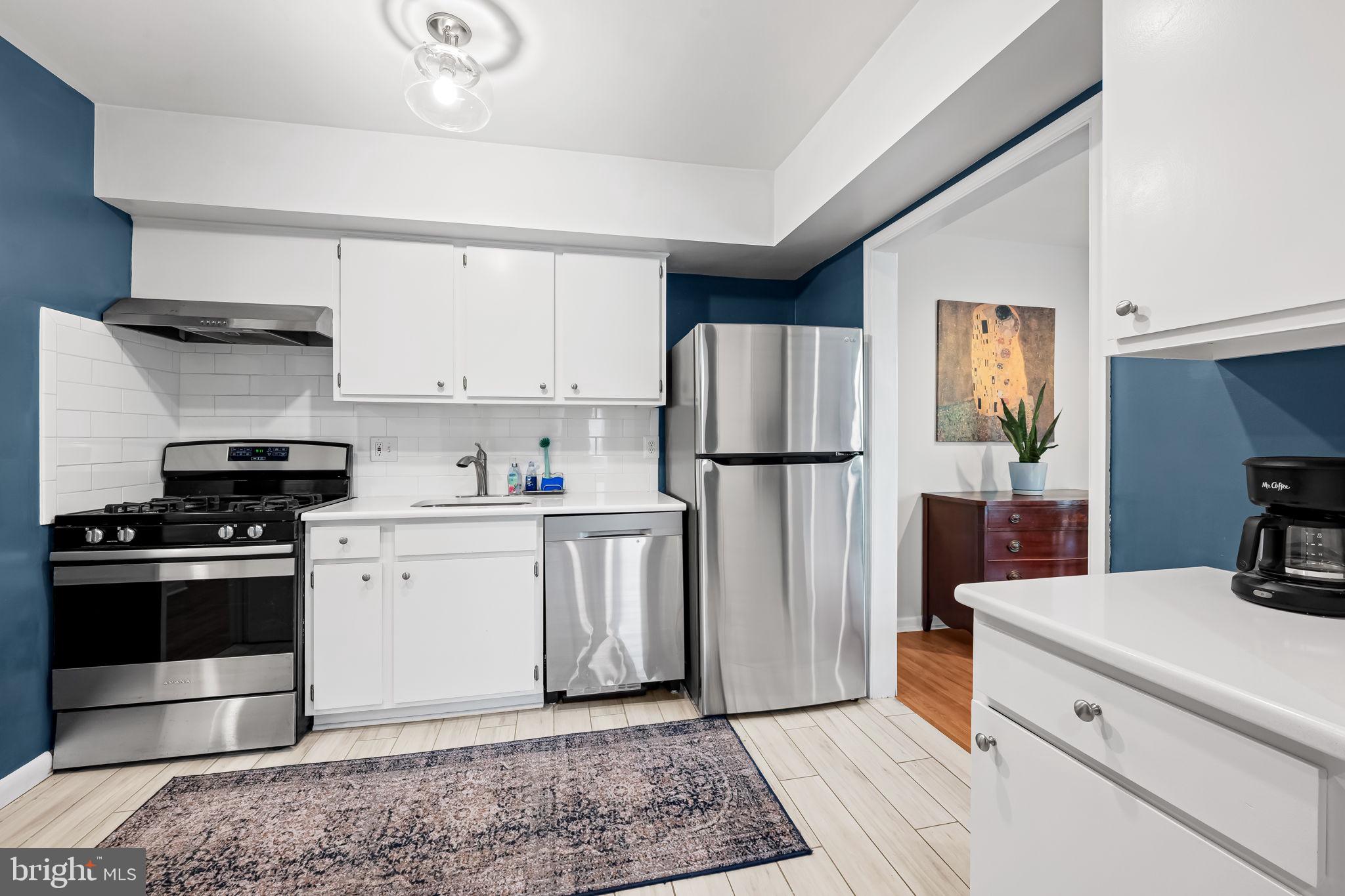121 Cross Keys Road, Unit R121D Baltimore, MD 21210 - Photo 12 of 36 kitchen