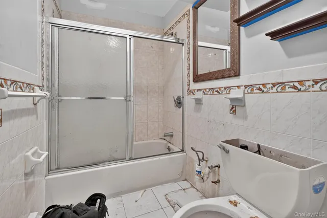 a picture of a bathroom