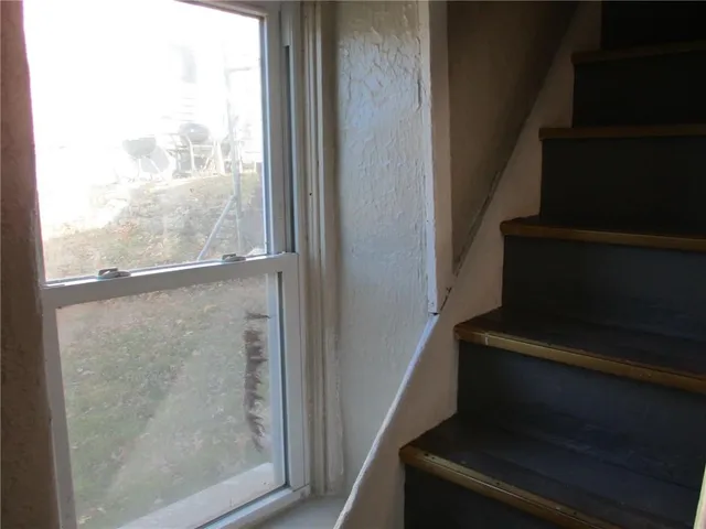 $825 | 1320 South Esplanade Street, Leavenworth, KS 66048