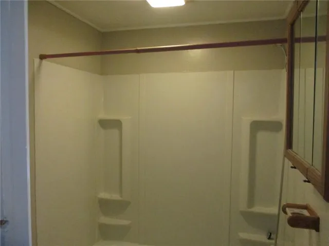 $825 | 1320 South Esplanade Street, Leavenworth, KS 66048