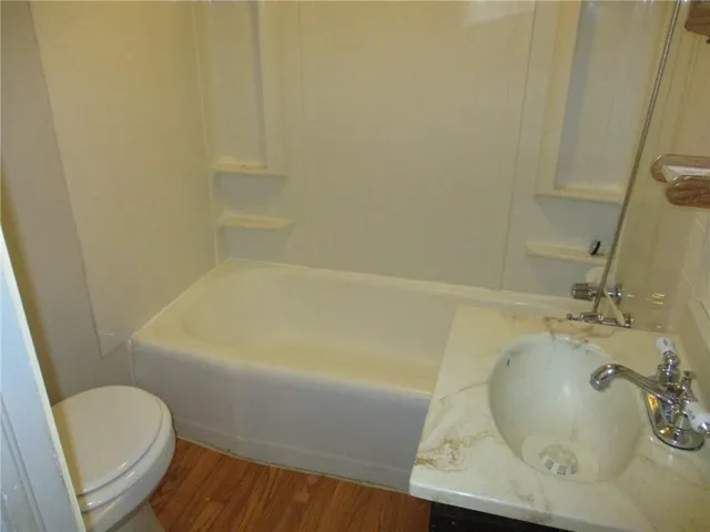 $825 | 1320 South Esplanade Street, Leavenworth, KS 66048