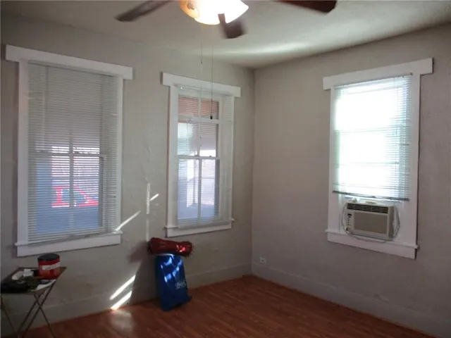 $825 | 1320 South Esplanade Street, Leavenworth, KS 66048