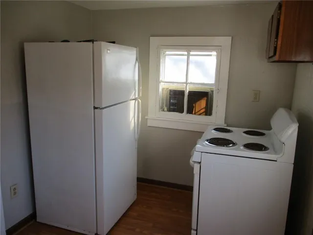 $825 | 1320 South Esplanade Street, Leavenworth, KS 66048