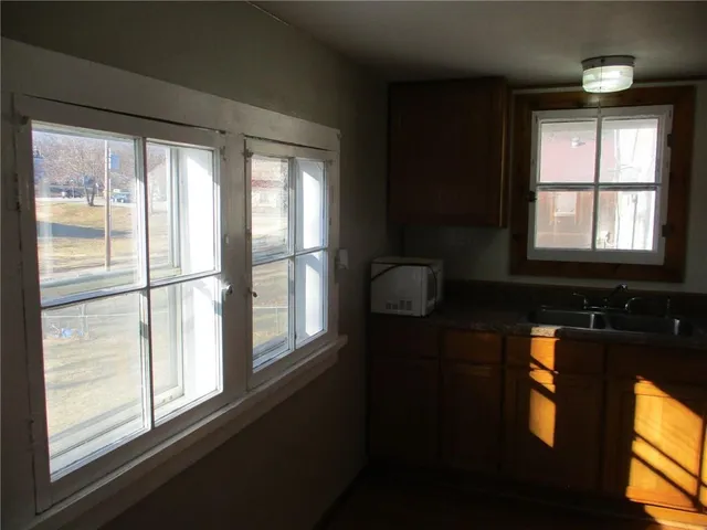 $825 | 1320 South Esplanade Street, Leavenworth, KS 66048