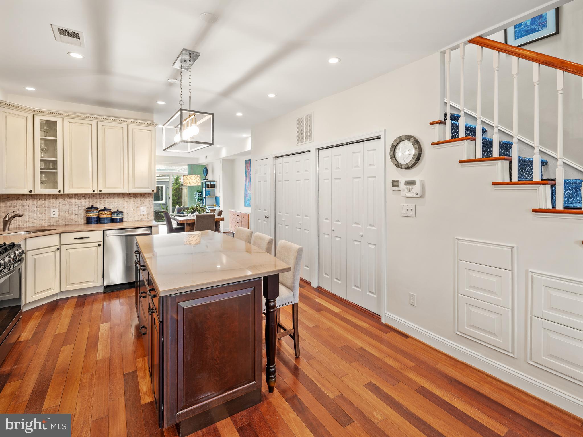527 10th Street Southeast Washington, DC 20003 - Photo 14 of 64 Bright Open Kitchen