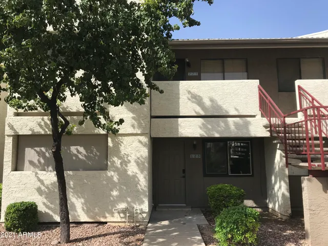 $1,395 | 3301 East Earll Drive, Unit 225, Phoenix, AZ 85018