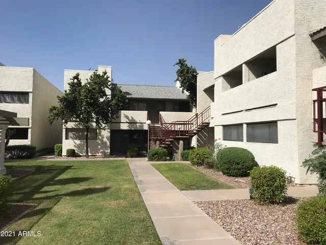 $1,395 | 3301 East Earll Drive, Unit 225, Phoenix, AZ 85018