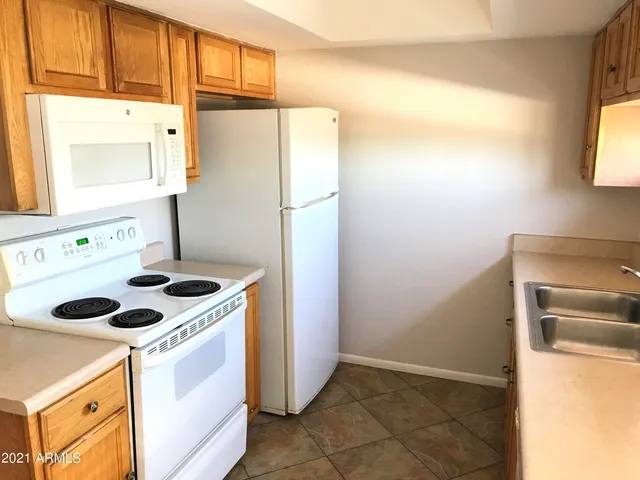 $1,395 | 3301 East Earll Drive, Unit 225, Phoenix, AZ 85018