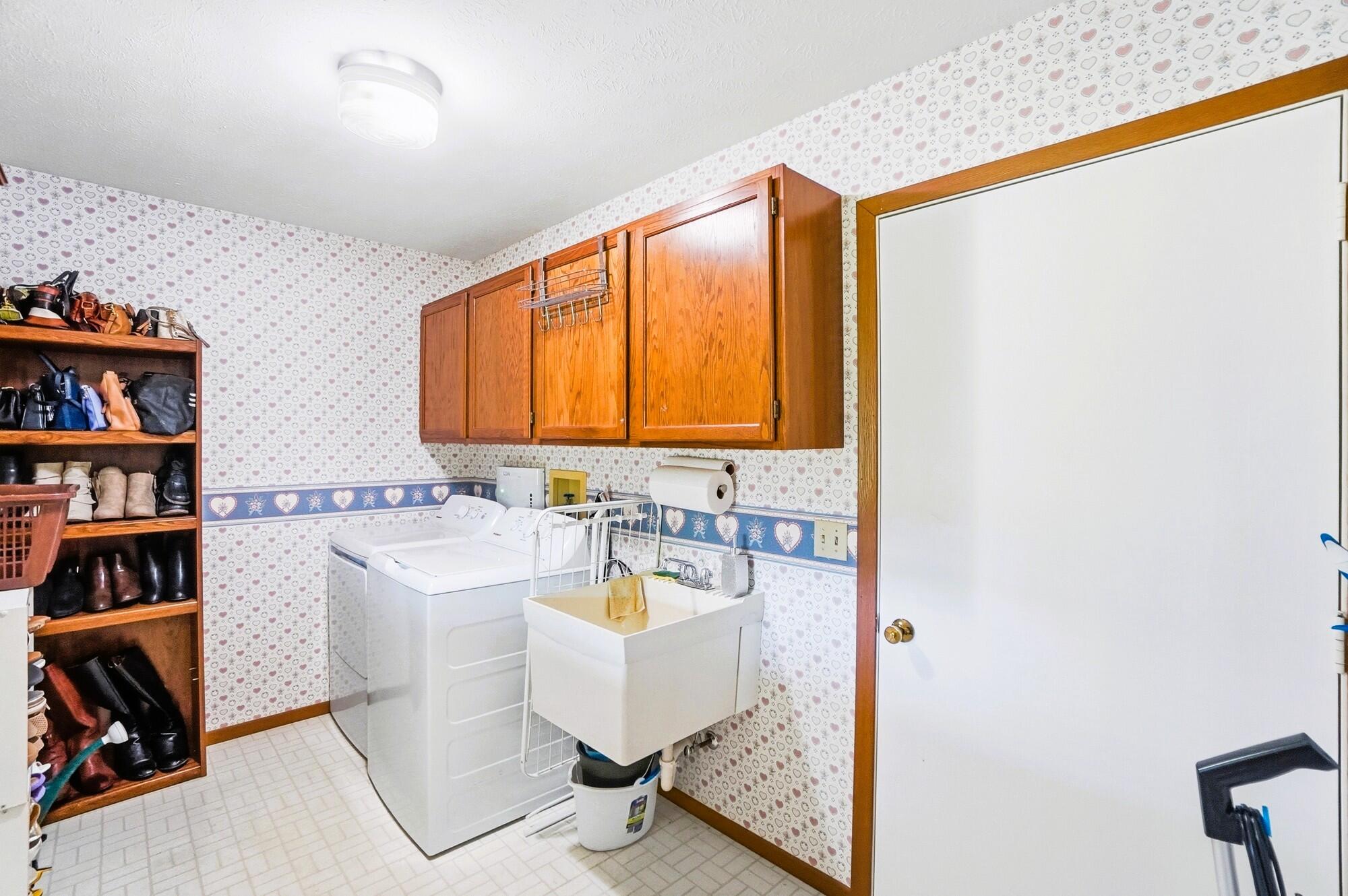 1143 Armsgate Road Springfield, OH 45503 - Photo 34 of 52