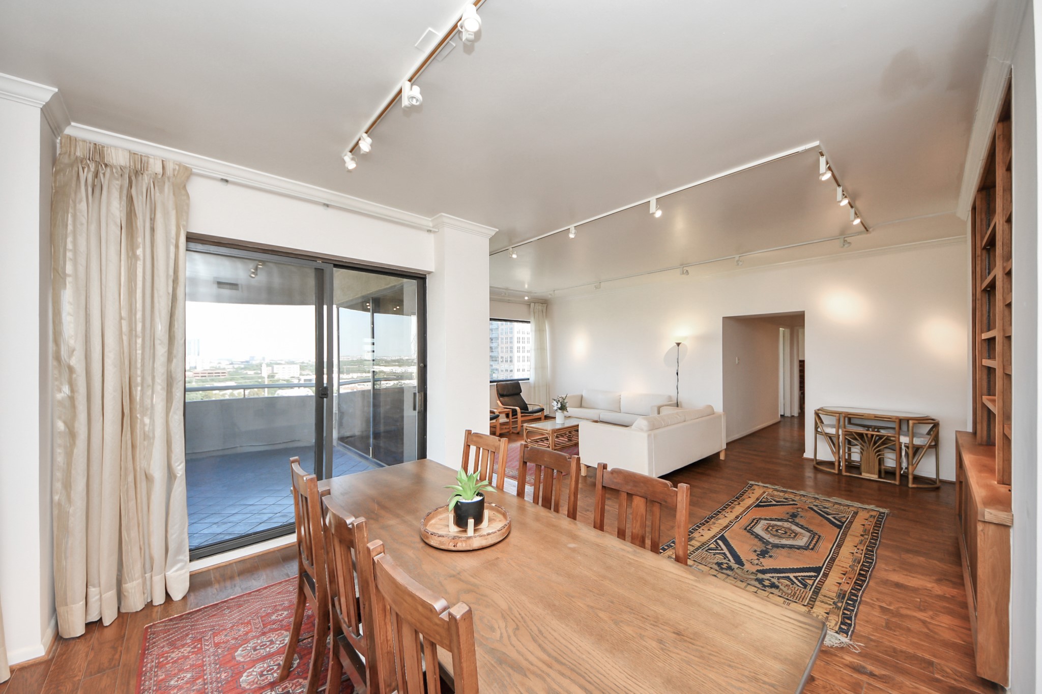 5000 Montrose Boulevard, Unit 14H Houston, TX 77006 - Photo 11 of 40 a living room with furniture and wooden floor