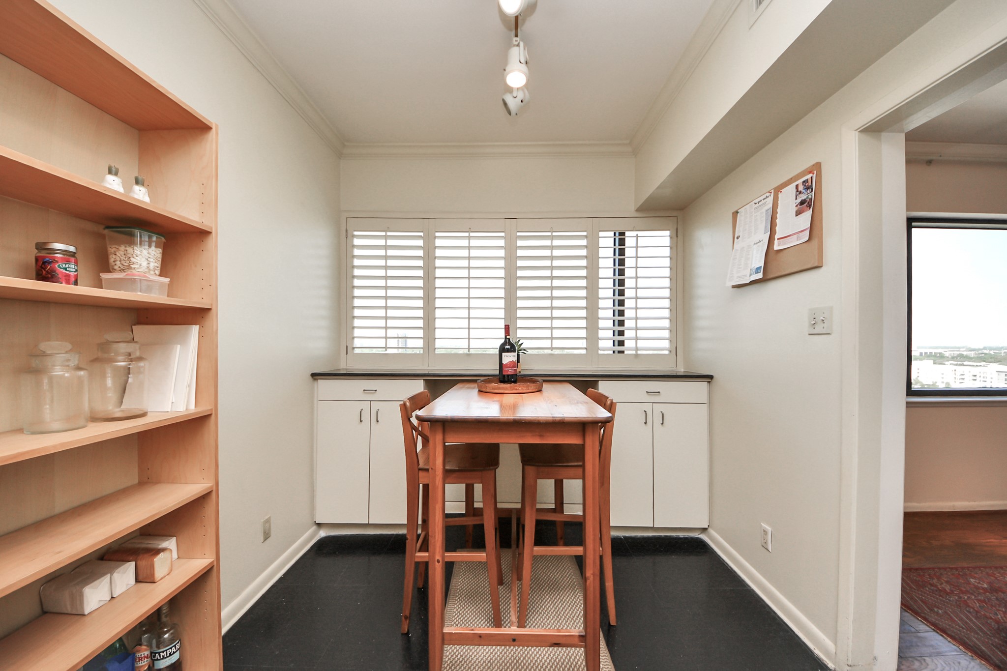 5000 Montrose Boulevard, Unit 14H Houston, TX 77006 - Photo 17 of 40 a dining room with furniture and window