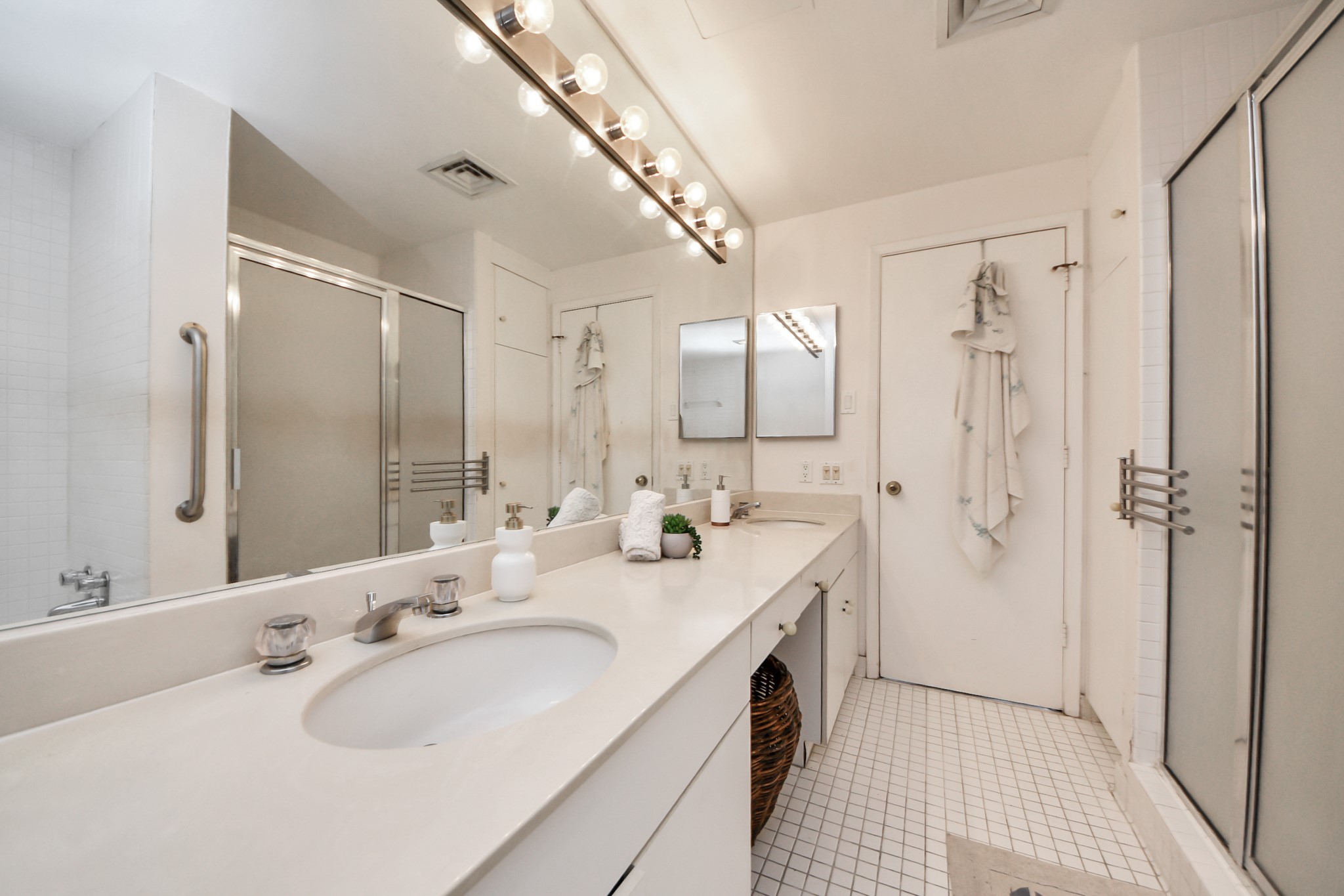 5000 Montrose Boulevard, Unit 14H Houston, TX 77006 - Photo 23 of 40 a bathroom with a double vanity sink mirror double and shower