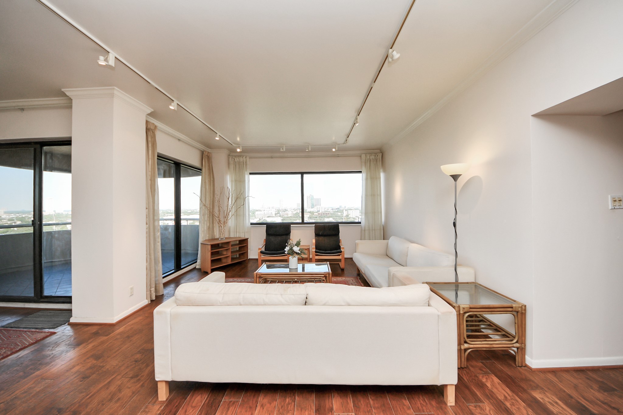 5000 Montrose Boulevard, Unit 14H Houston, TX 77006 - Photo 4 of 40 a living room with furniture and wooden floor