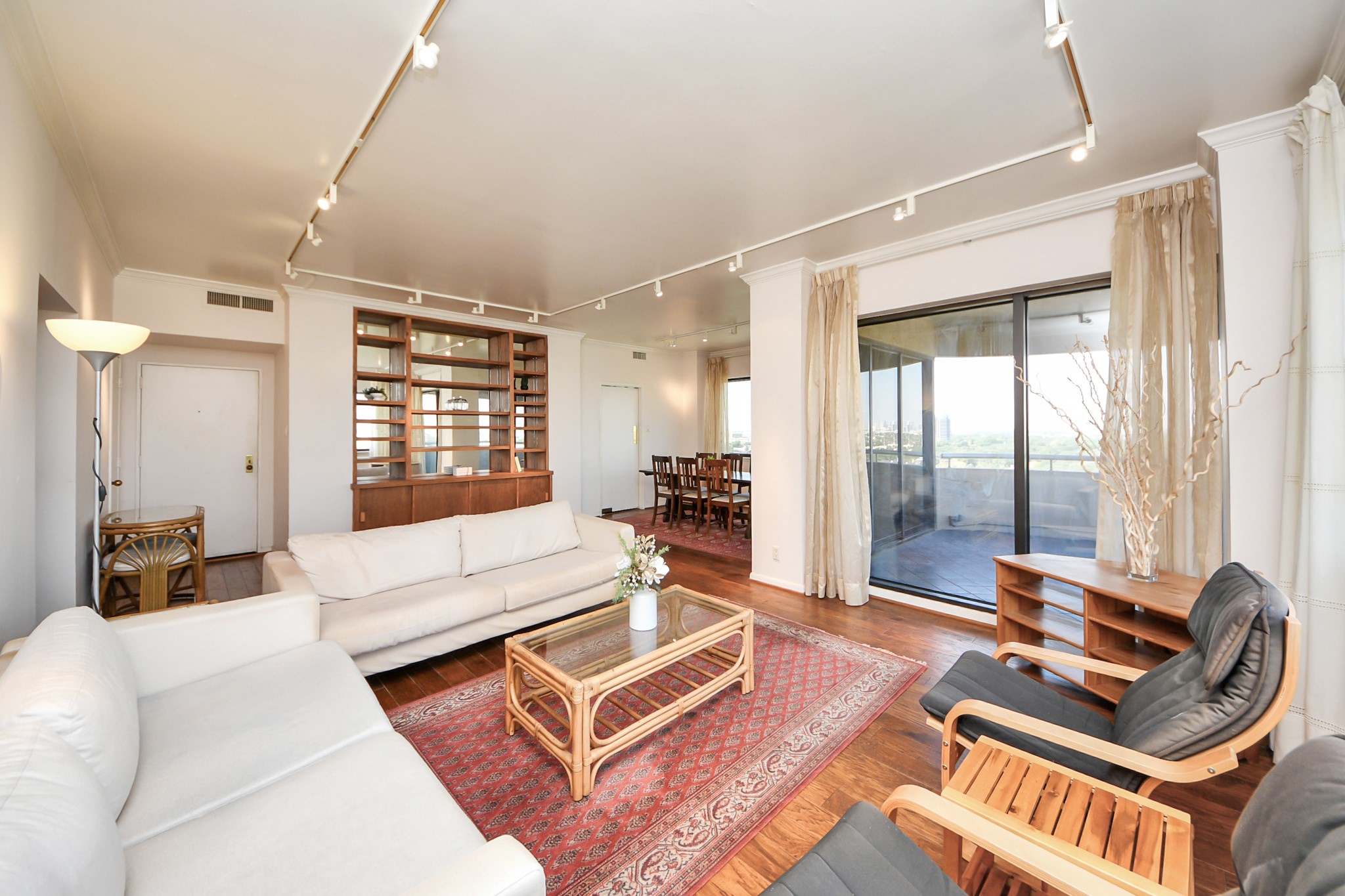5000 Montrose Boulevard, Unit 14H Houston, TX 77006 - Photo 9 of 40 a living room with furniture and a floor to ceiling window