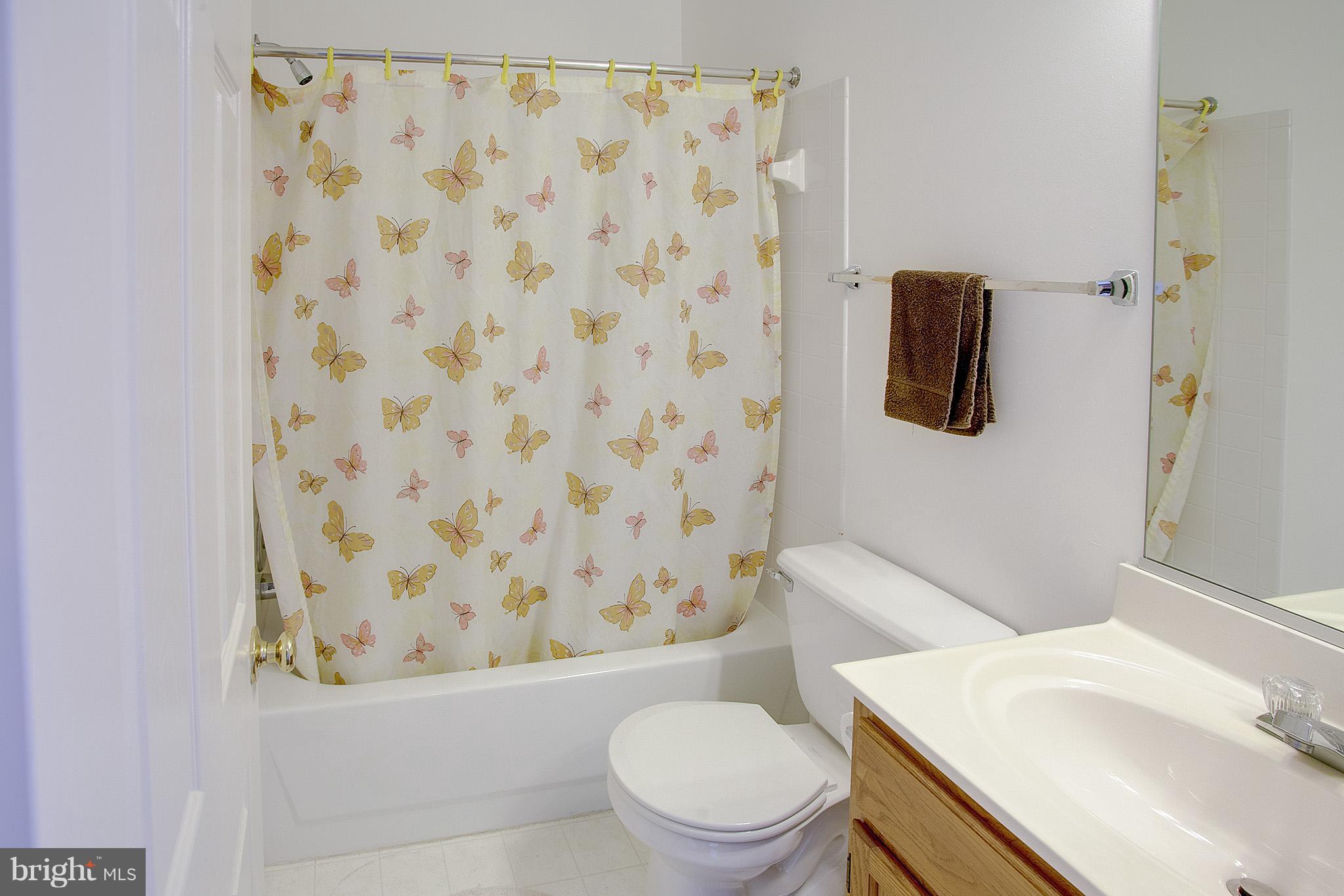 42874 Redfield Street Ashburn, VA 20147 - Photo 15 of 23 Bath