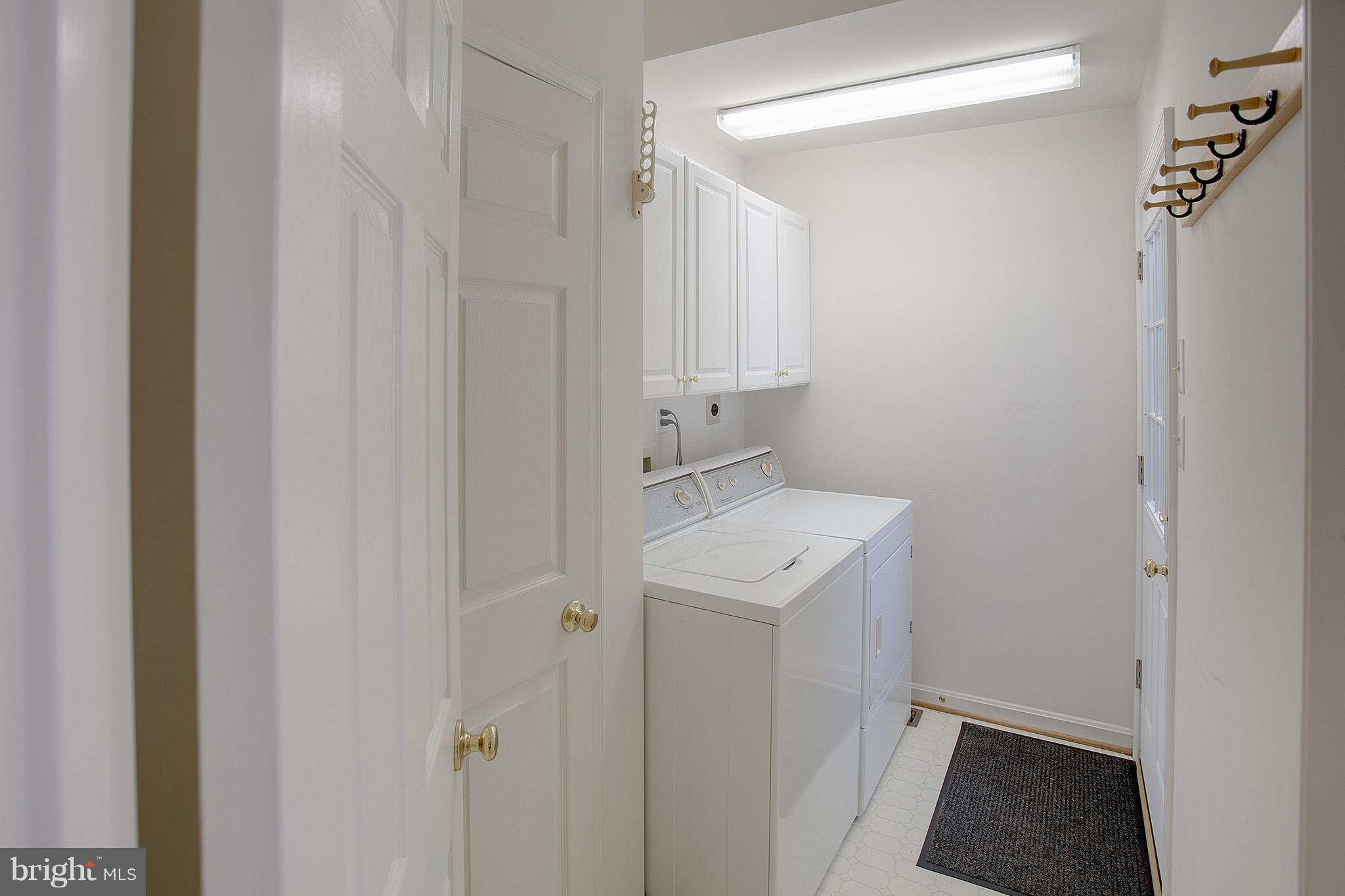 42874 Redfield Street Ashburn, VA 20147 - Photo 18 of 23 Laundry room