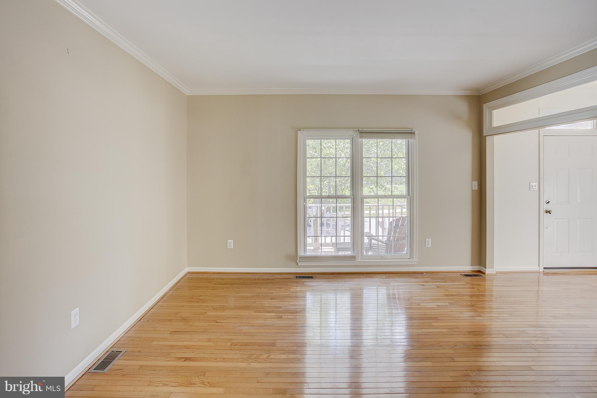 42874 Redfield Street Ashburn, VA 20147 - Photo 8 of 23 Living Room