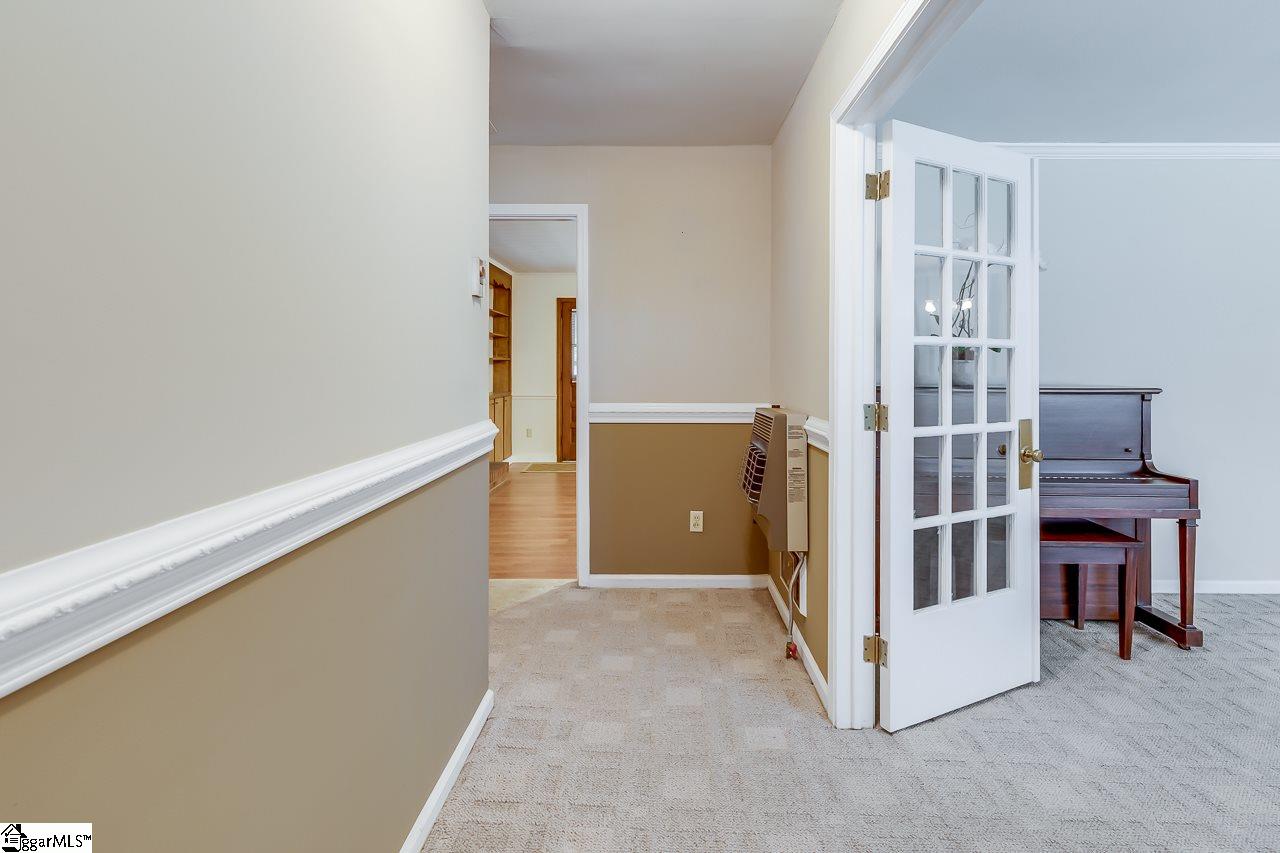 9 Roe Court Greenville, SC 29617 - Photo 5 of 34 Gallery Image 5