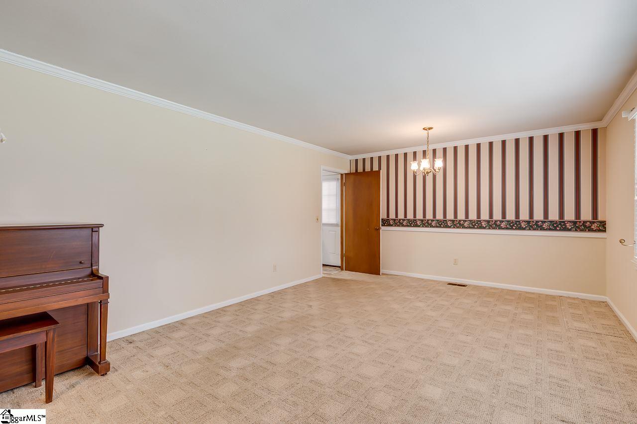 9 Roe Court Greenville, SC 29617 - Photo 8 of 34 Gallery Image 8