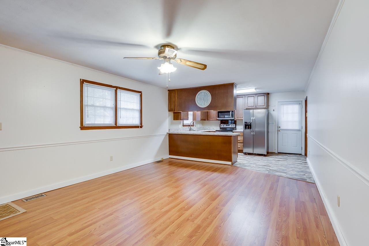 9 Roe Court Greenville, SC 29617 - Photo 9 of 34 Gallery Image 9