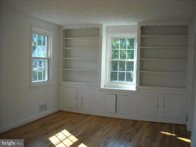 2402 Dexter Avenue Silver Spring, MD 20902 - Photo 2 of 14 Living Room
