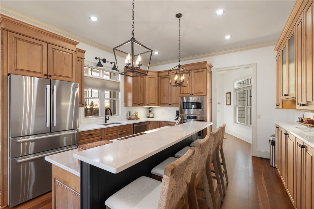 505 Northview Court Fair Play, SC 29643 - Photo 21 of 48 This spacious kitchen offers a large island with seating, ample cabinetry, and integrated appliances.