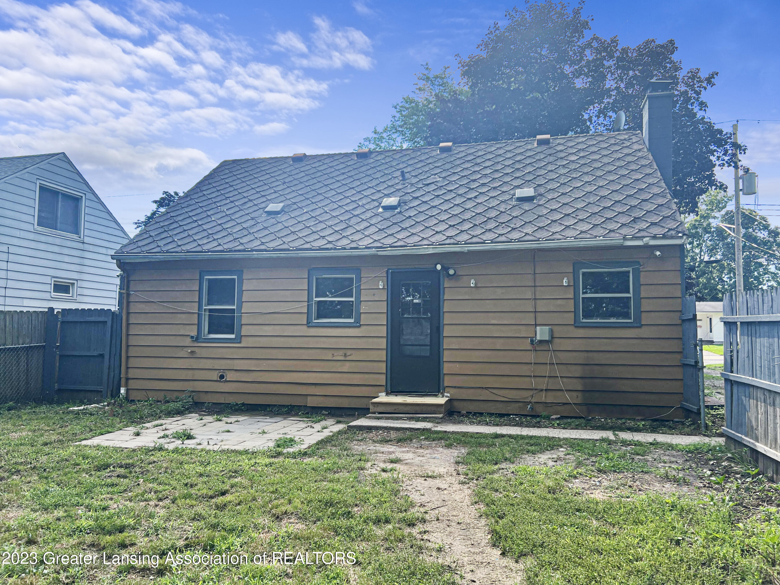 6041 Hughes Road Lansing, MI 48911 - Photo 4 of 15 Back