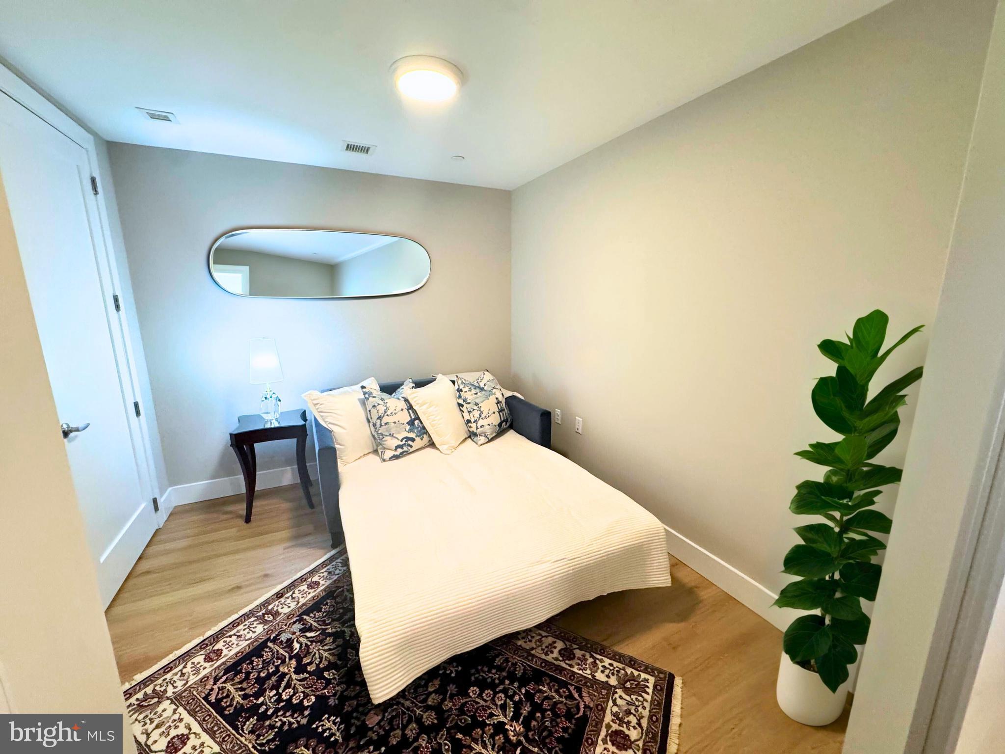 801 North Fairfax Street, Unit 314 Alexandria, VA 22314 - Photo 25 of 61 a bed room with a bed and a potted plant