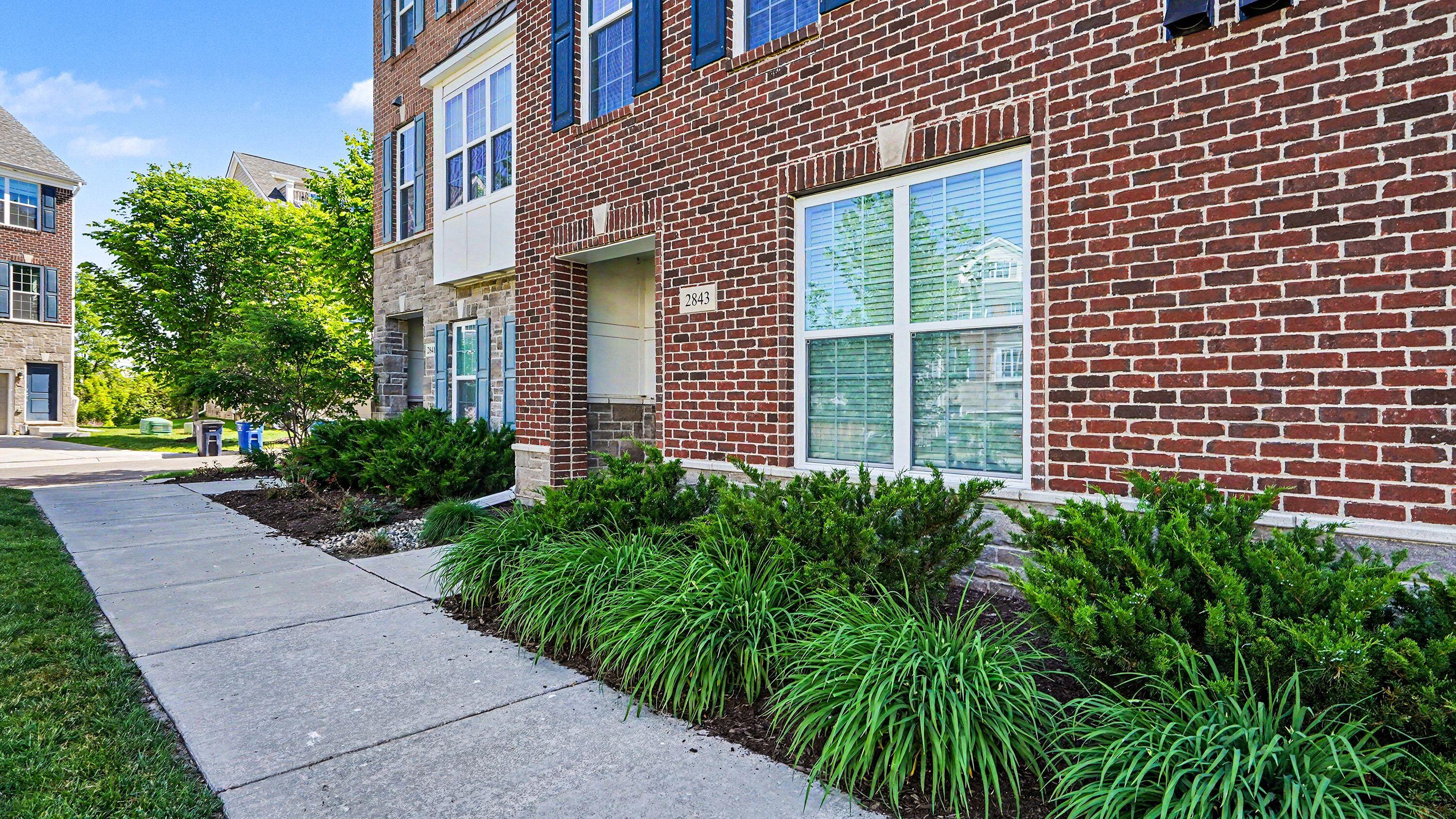 2843 Hardwick Road Ann Arbor, MI 48105 - Photo 4 of 46 005_file_2897