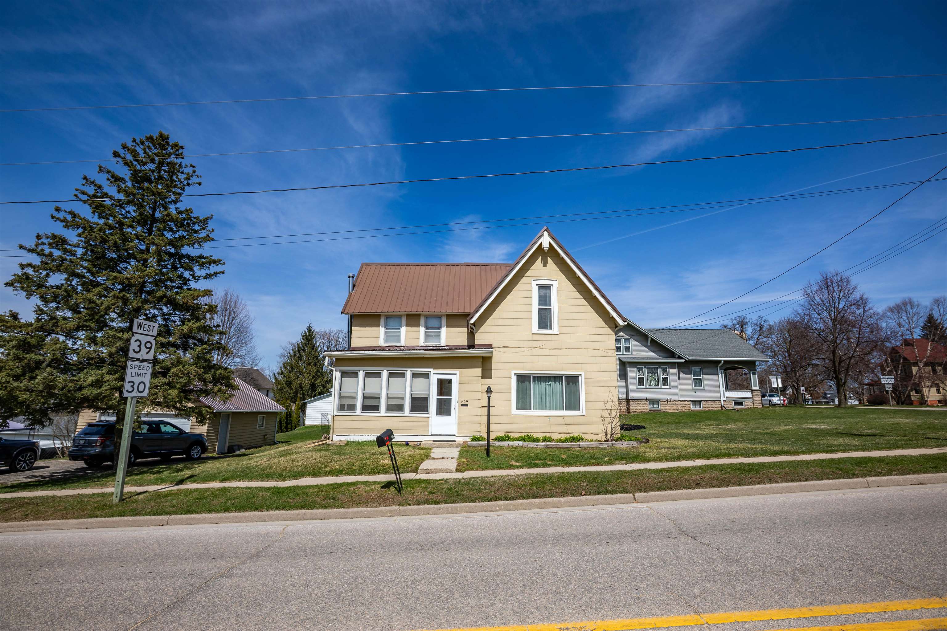 705 Fountain Street Mineral Point, WI 53565 - Photo 2 of 42