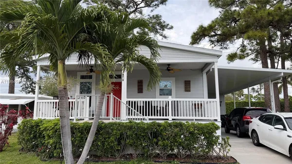 $2,800 | 4219 Royal Manor Boulevard, Boynton Beach, FL 33436