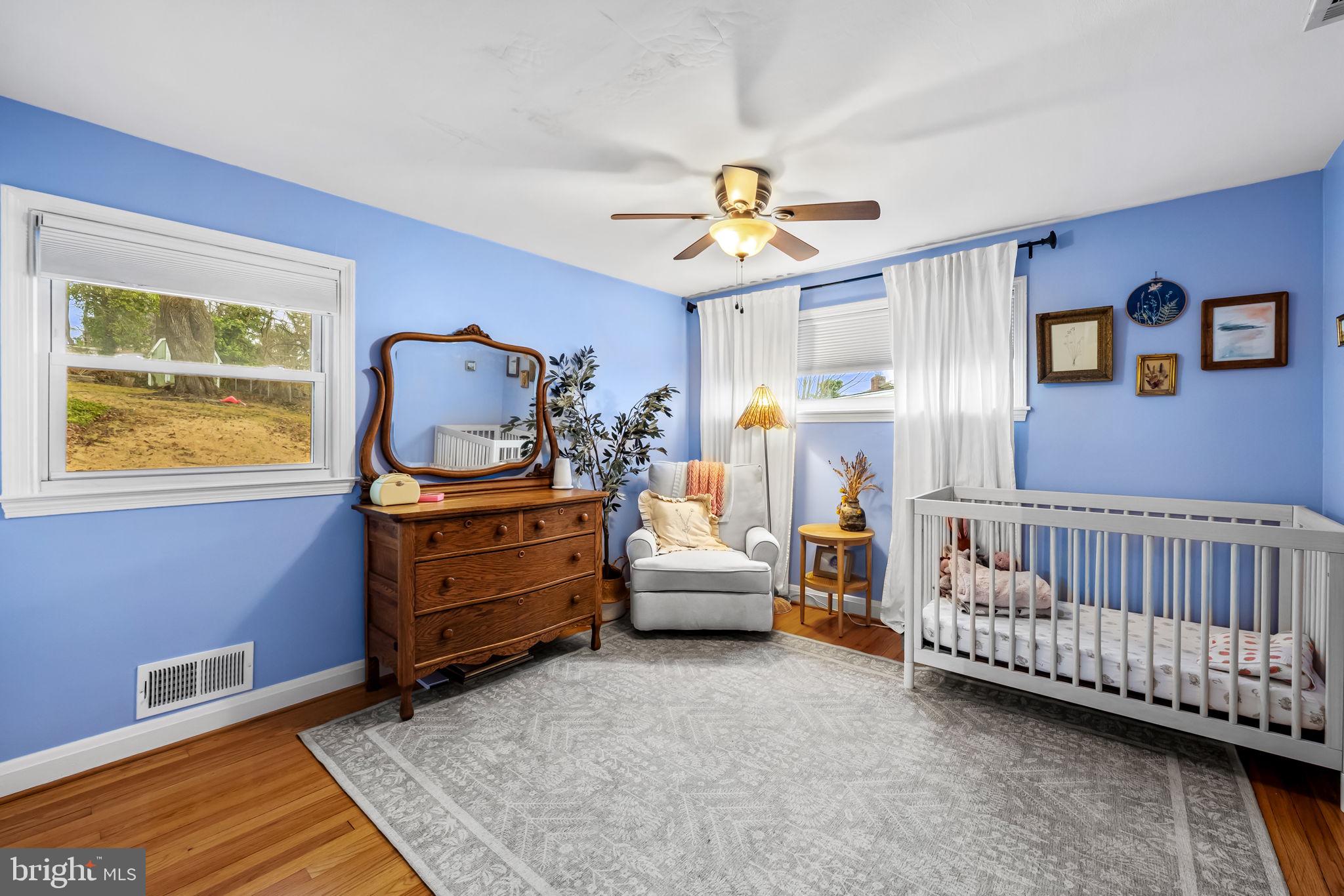 6745 Glenkirk Road Baltimore, MD 21239 - Photo 20 of 35 a living room with furniture and a window