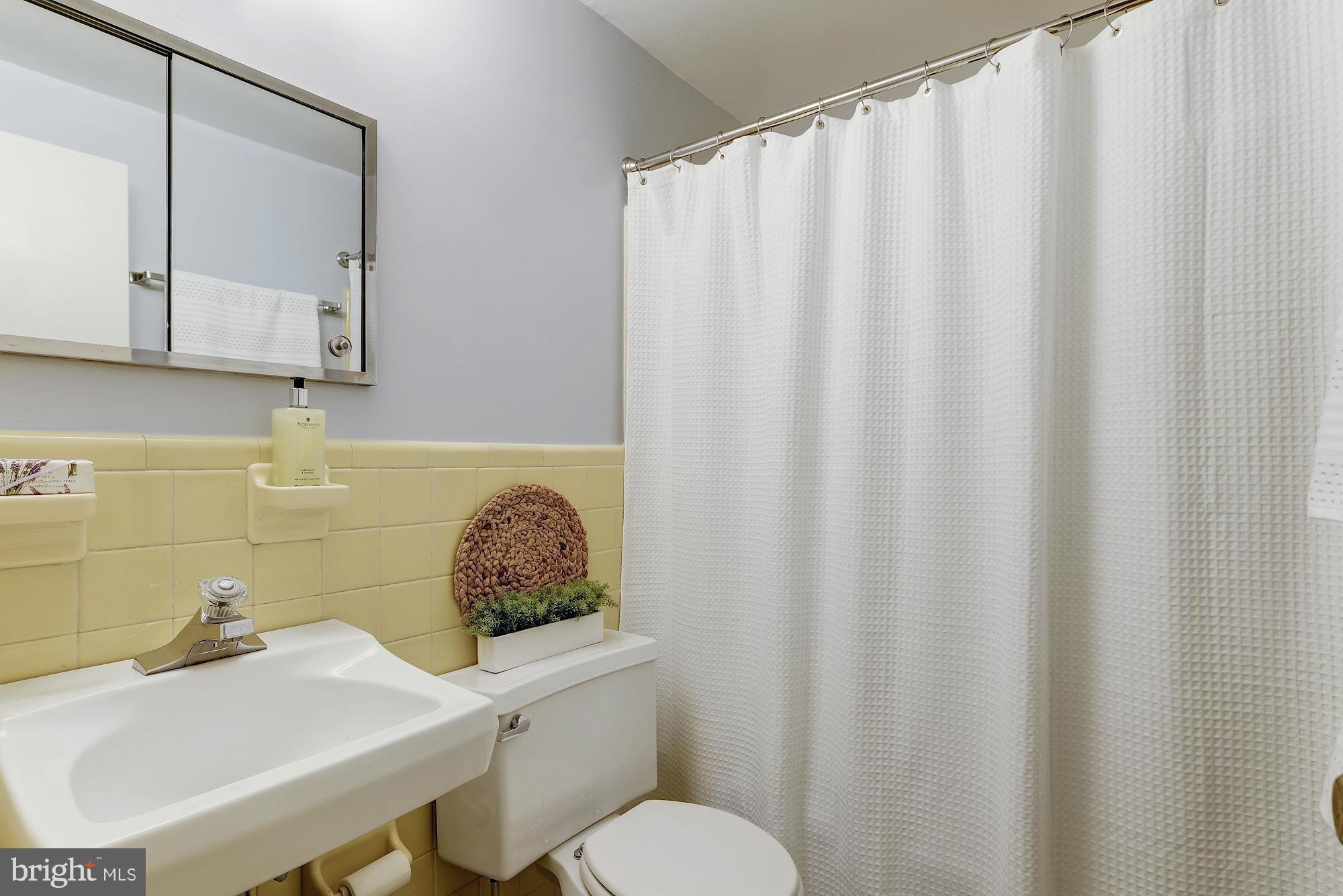 12014 Smoketree Road Potomac, MD 20854 - Photo 22 of 29 Bath