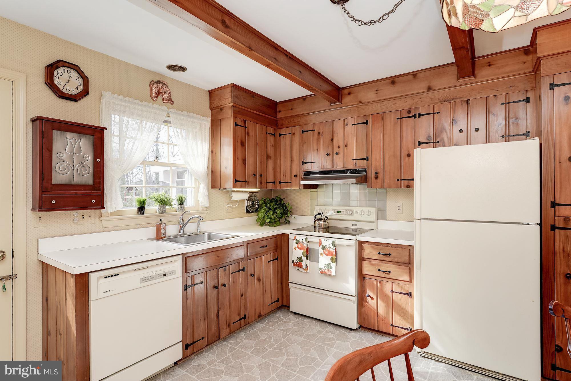 12014 Smoketree Road Potomac, MD 20854 - Photo 8 of 29 Kitchen